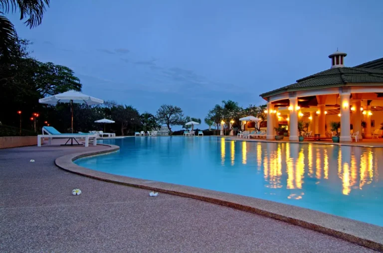 palm-hills-golf-pool-1